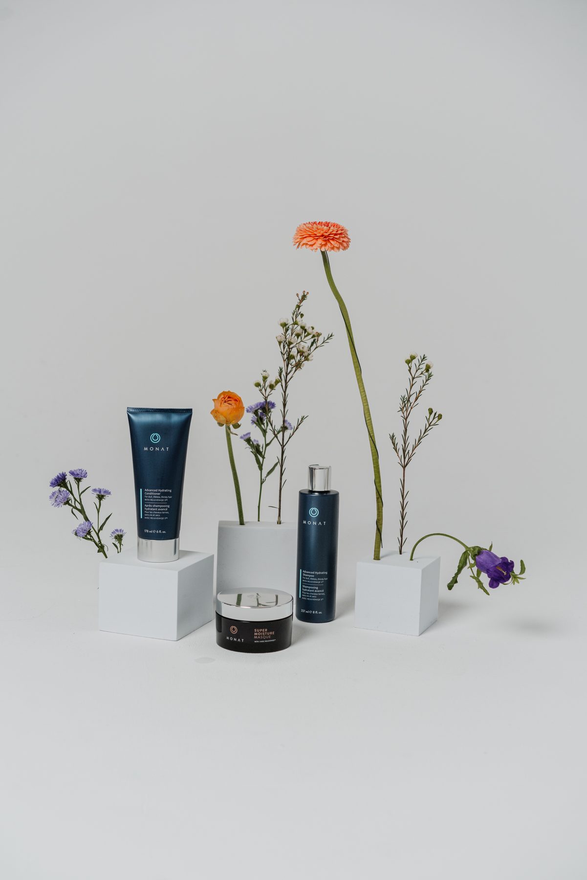 Fettigen Ansatz regulieren: MONAT Purifying Vinegar™ durchbricht den Wasch-Kreislauf.