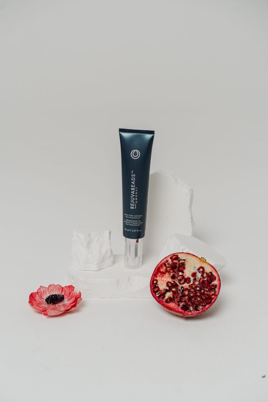 Haarbruch und Spliss reparieren: Bond IQ™ und REJUVABEADS® arbeiten an der Haarstruktur.
